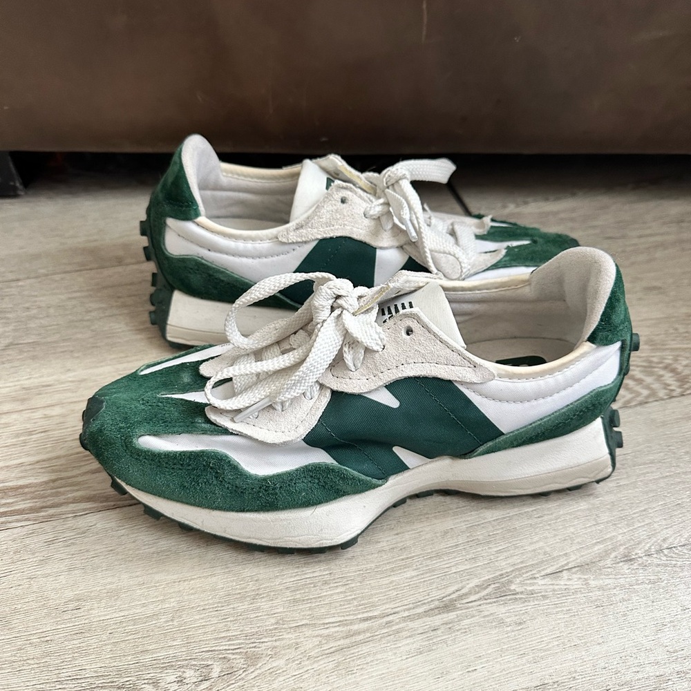 New Balance 327 Sneakers